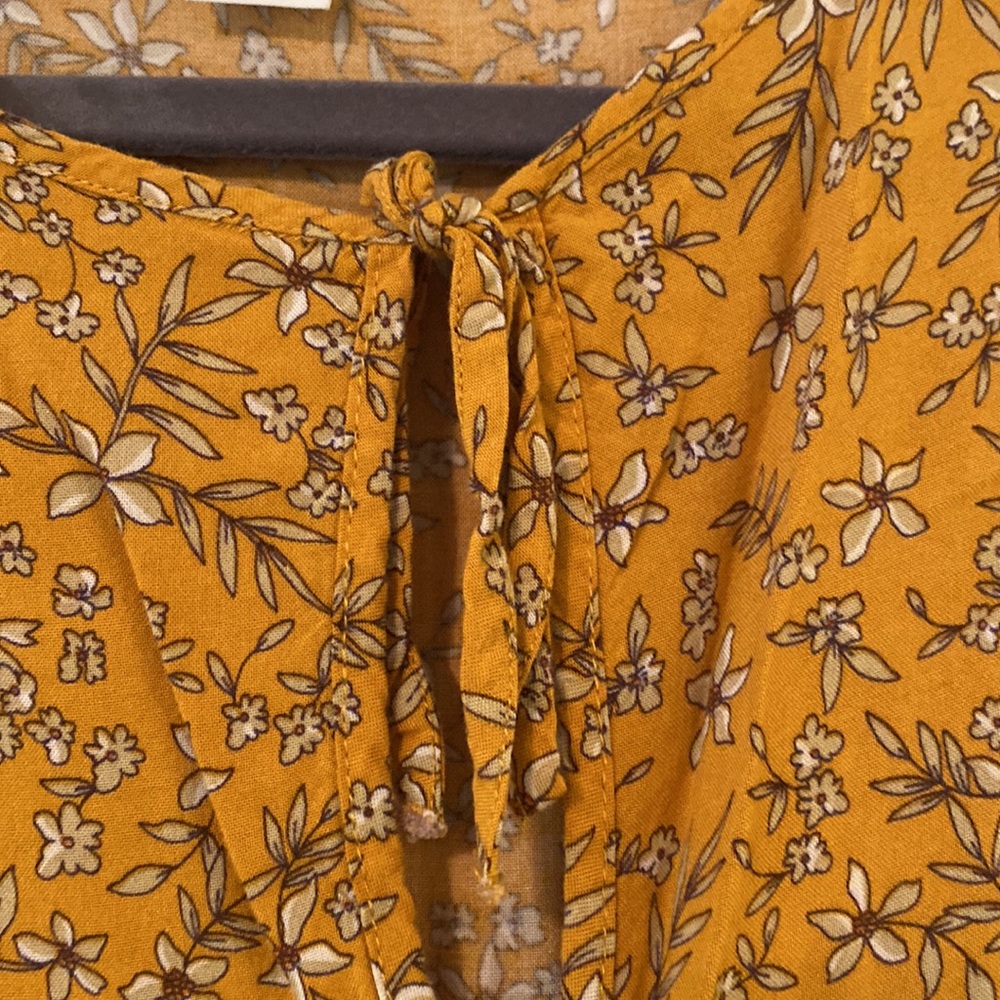 Floral Top - Picture 2 of 5